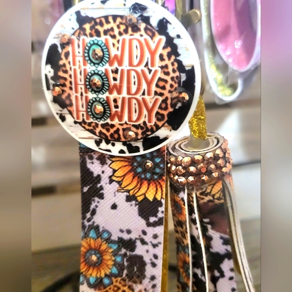 Howdy Key Fob Wristlet 🎉2/$30🎉 - Picture 3 of 4